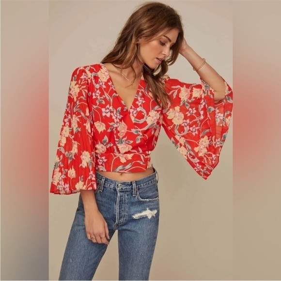 ASTR the label Pleated Sleeve Floral Wrap Top Kimono Sleeve in Red Size XS - Picture 2 of 16